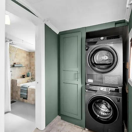 Moderne Og Sentral Med Balkong - Perfekt For Familier *