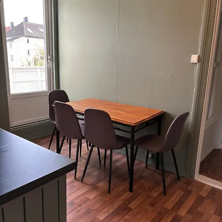 Moderne Og Sentral Med Balkong - Perfekt For Familier